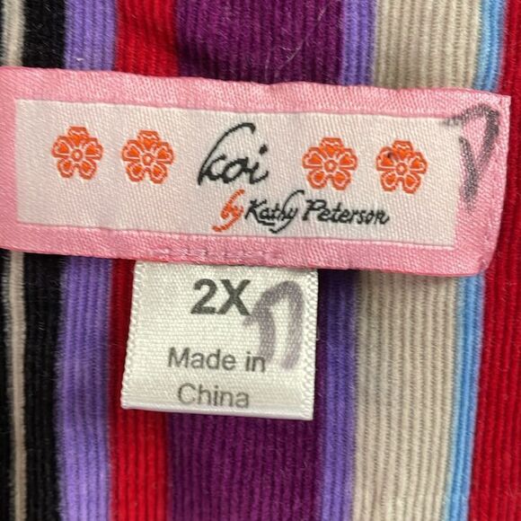 KOI Ladies Scrub Tops Cordoroy Floral
Print Short Sleeve Vneck Top Size Small - Picture 5 of 7